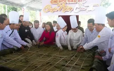 Lễ hội Bánh dân gian Nam Bộ: Chiêm ngưỡng chiếc bánh chưng khổng lồ nặng 1,6 tấn