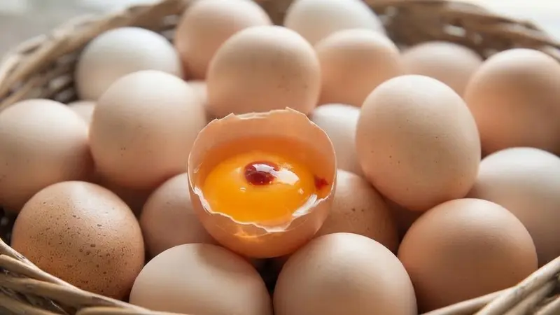 Giải mã hiện tượng đốm máu trong trứng: Có nên tiếp tục sử dụng?